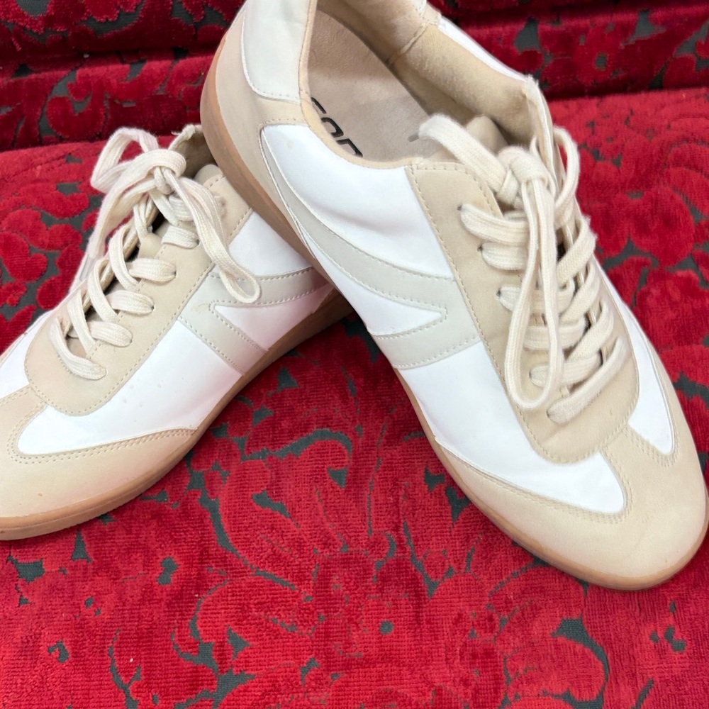 Women’s Neutral Two-Tone Casual Sneakers - Cream & White